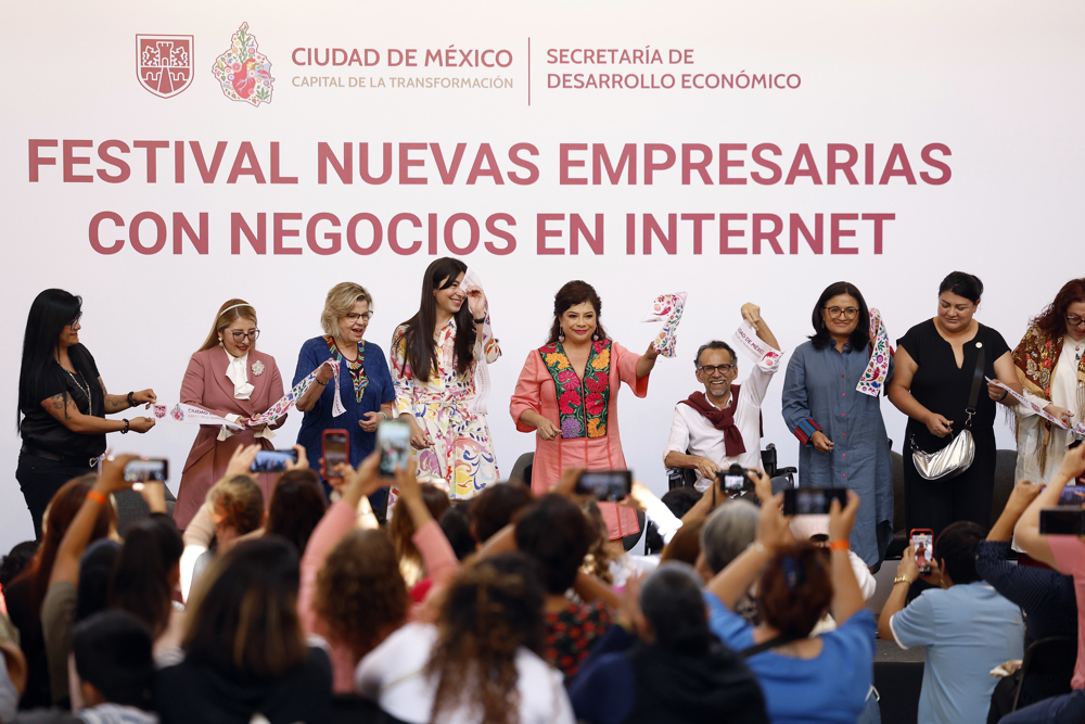 Ciudad de México lanza programa para fortalecer a 80.000 mujeres emprendedoras digitales