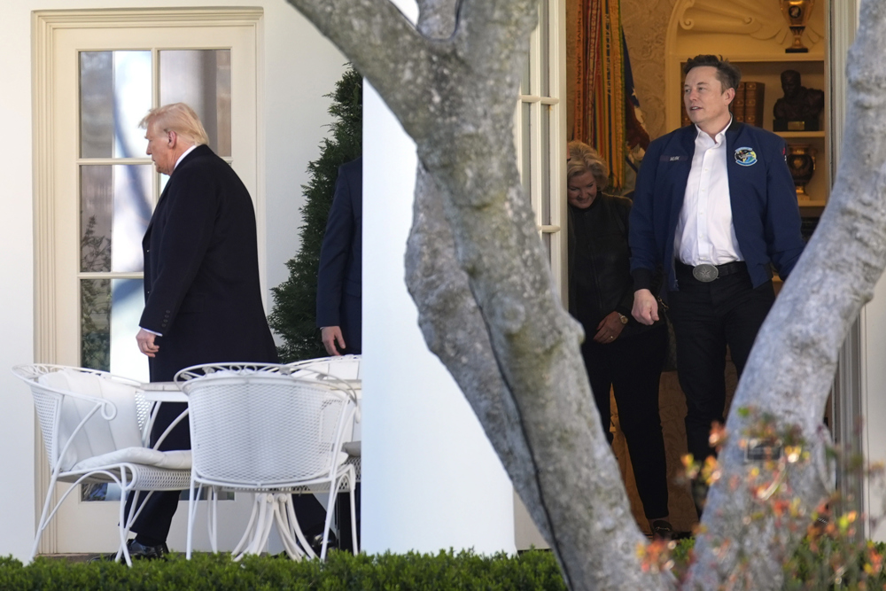 Trump dice a su entorno más cercano que Musk dará un paso al lado pronto, según Politico