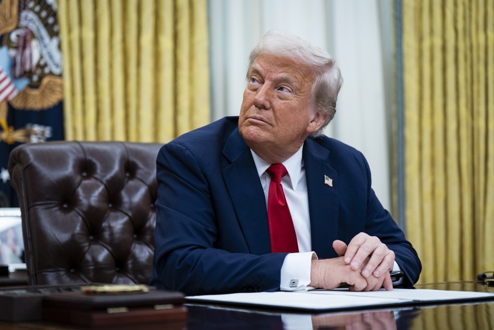 Trump da a entender que habrá aranceles para dispositivos y semiconductores en el futuro