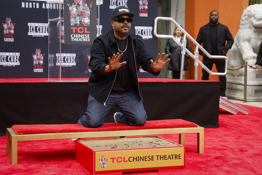 Ice Cube inmortaliza sus manos en Hollywood y celebra su amor por el cine