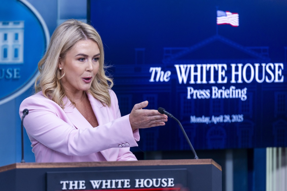 La Casa Blanca confirma el arresto de 800 indocumentados en Florida con ayuda de policías