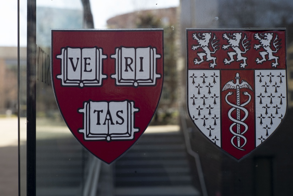El servicio de Hacienda estudia ya retirar la exención tributaria a Harvard, según medios