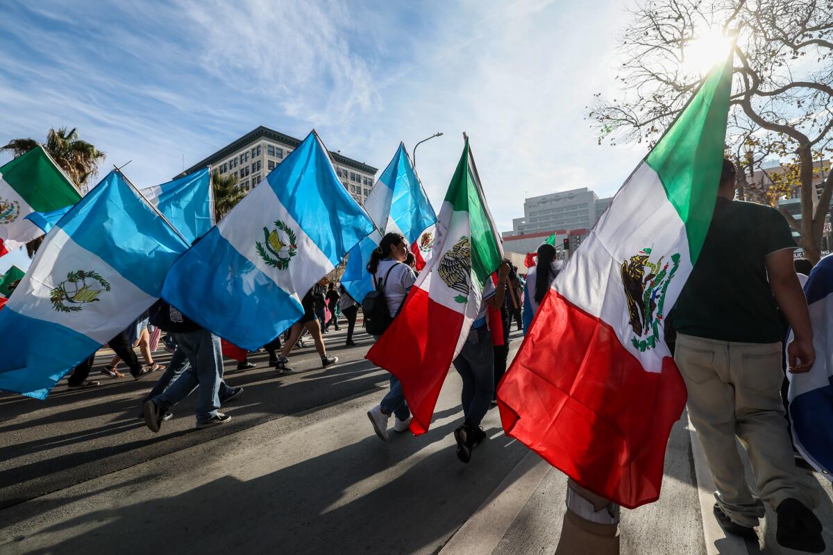 El Congreso Considera Desperdiciar Miles de Millones de Dólares en Deportaciones Masivas