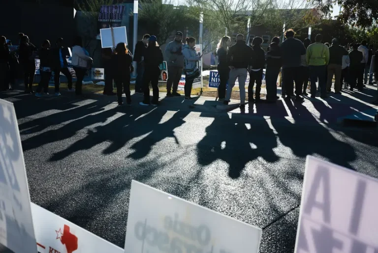 Los jueces electorales de Texas podrían portar armas si el proyecto de ley aprobado por la Cámara se convierte en ley