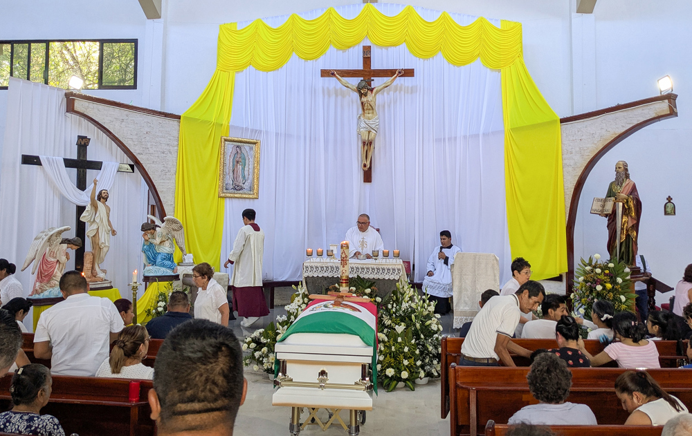 Familiares y amigos despiden a cadete mexicana fallecida en accidente de buque en EE.UU.