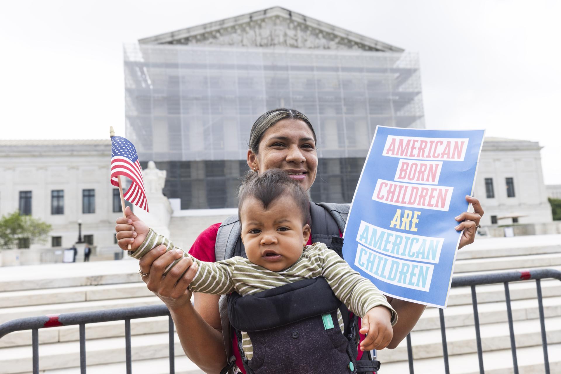 La orden de Trump contra la ciudadanía por nacimiento afectaría a 255.000 bebés al año