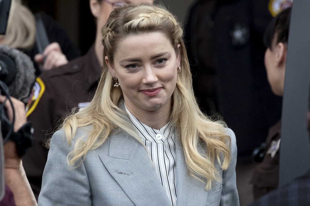 La actriz estadounidense Amber Heard anuncia que ha sido madre de mellizos
