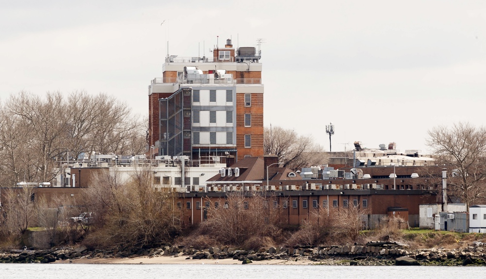 Un tribunal federal toma el control de la violenta cárcel de Rikers de nueva York