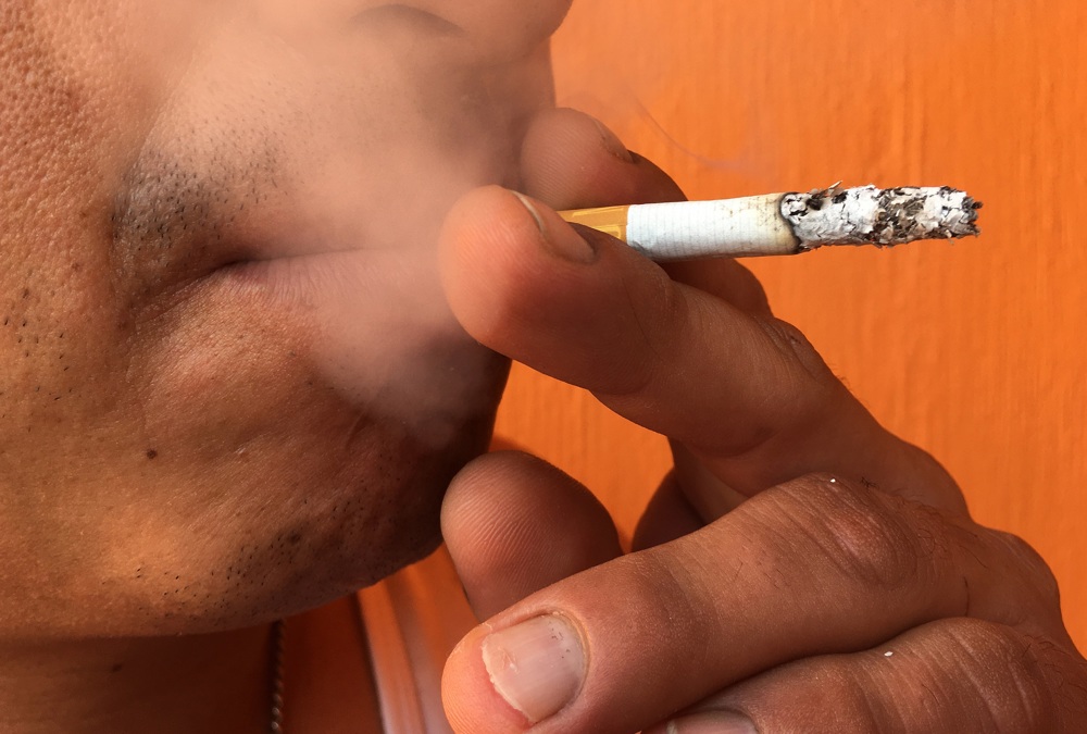 Expertos advierten por auge del mercado negro de vaporizadores y cigarros en México