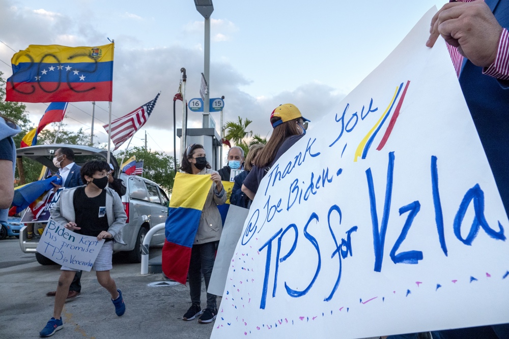 Disney suspende a 45 empleados venezolanos en EEUU tras el fallo contra el TPS