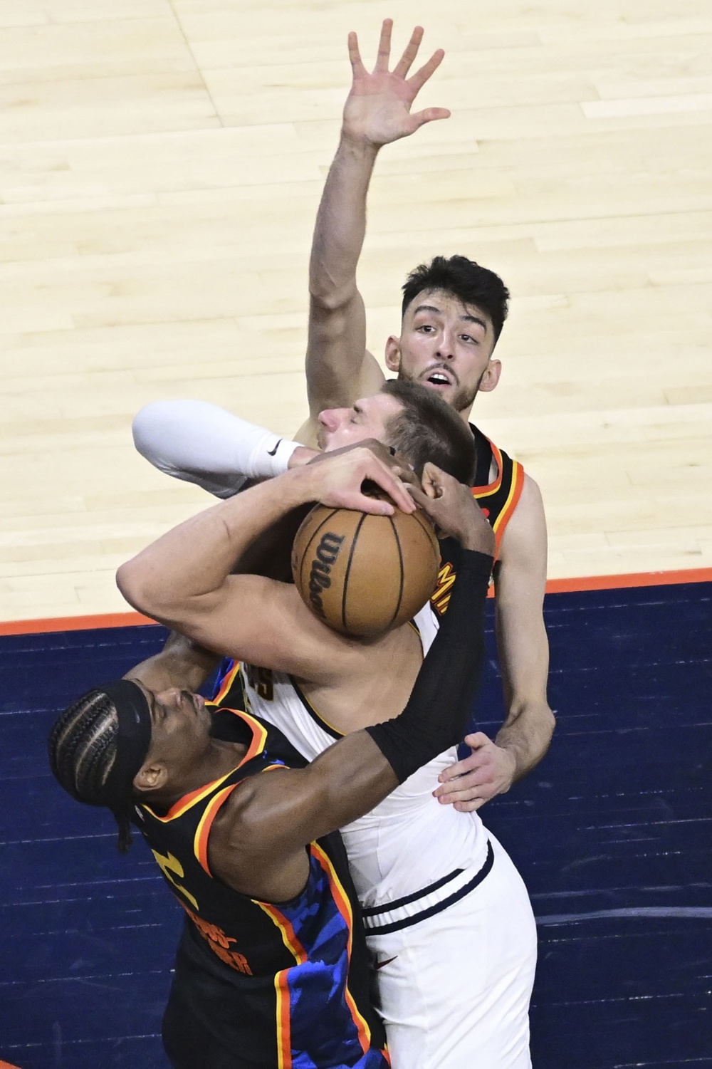 119-121. Denver da un zarpazo en Oklahoma con un triple de Gordon a falta de 2.8 segundos