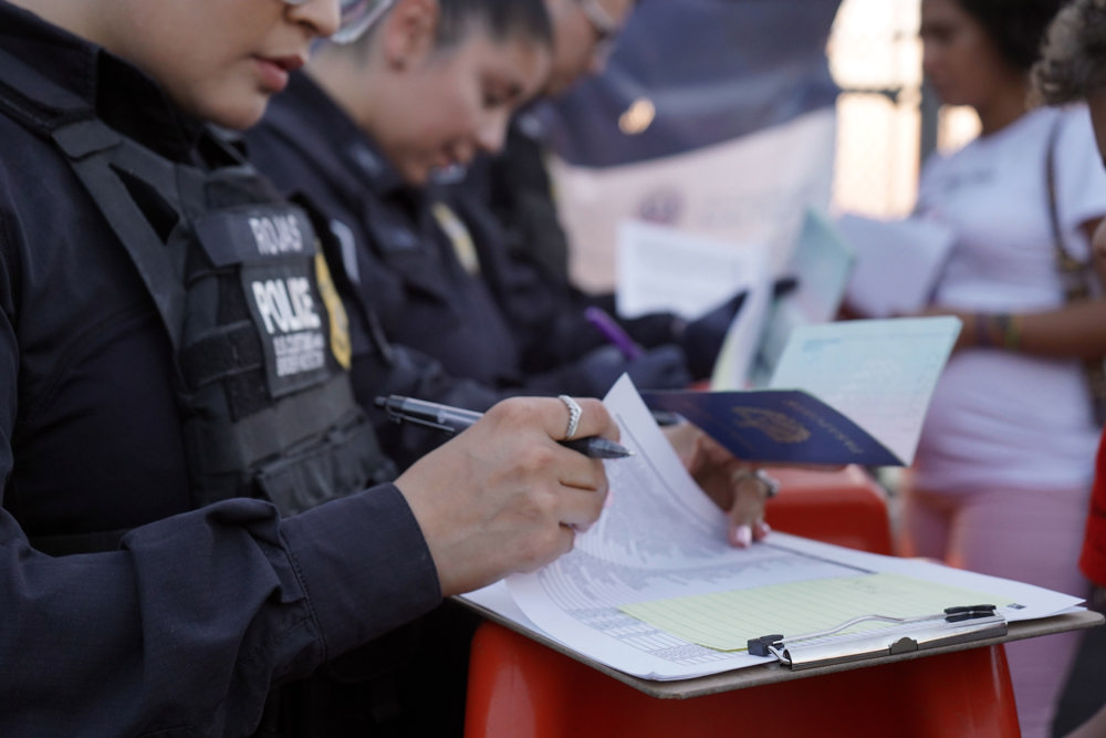 Congresistas republicanos proponen cobrar 1.000 dólares por solicitud de asilo en EE.UU.