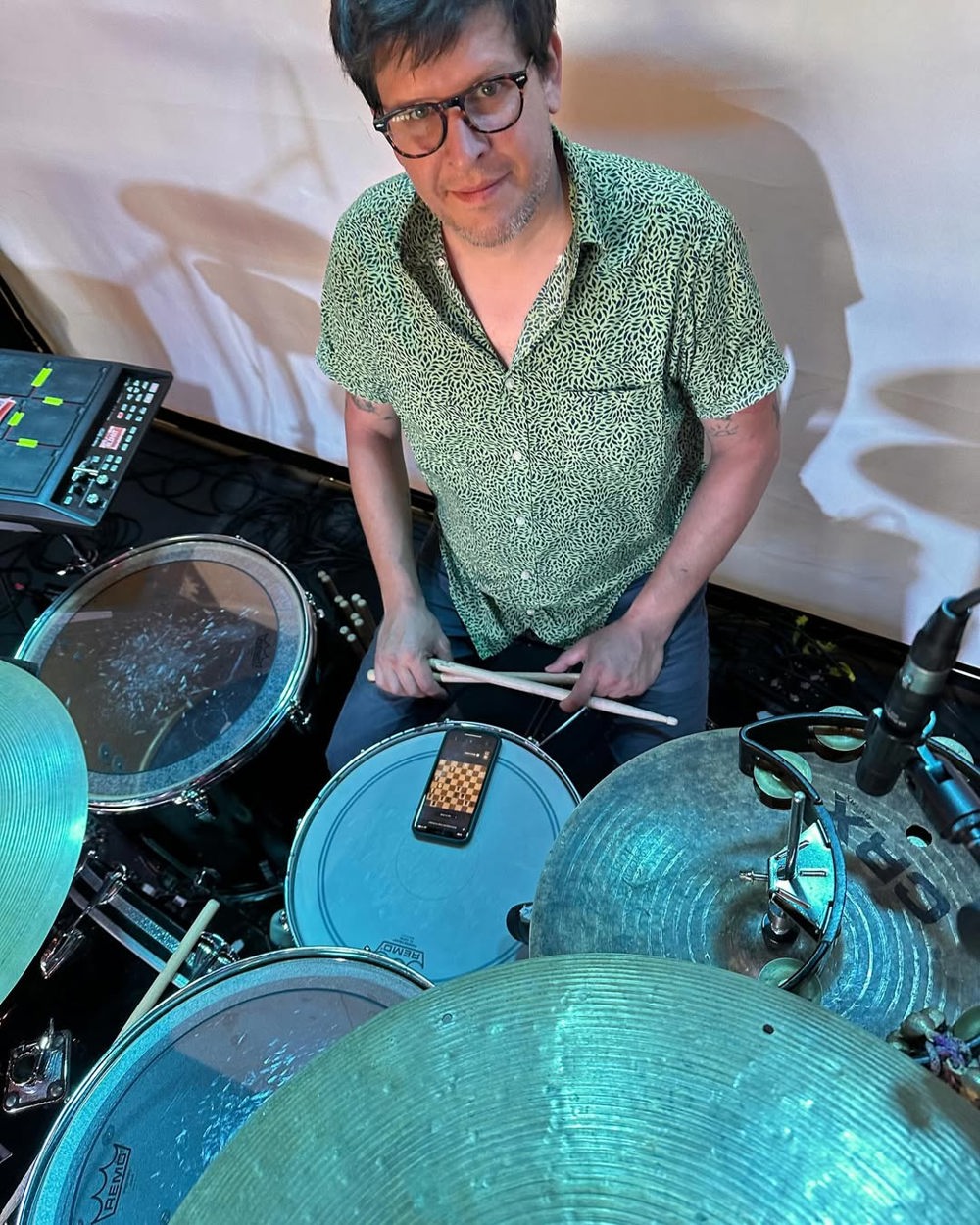 Inmigración detiene en un avión en EEUU a integrante mexicano de banda de rock