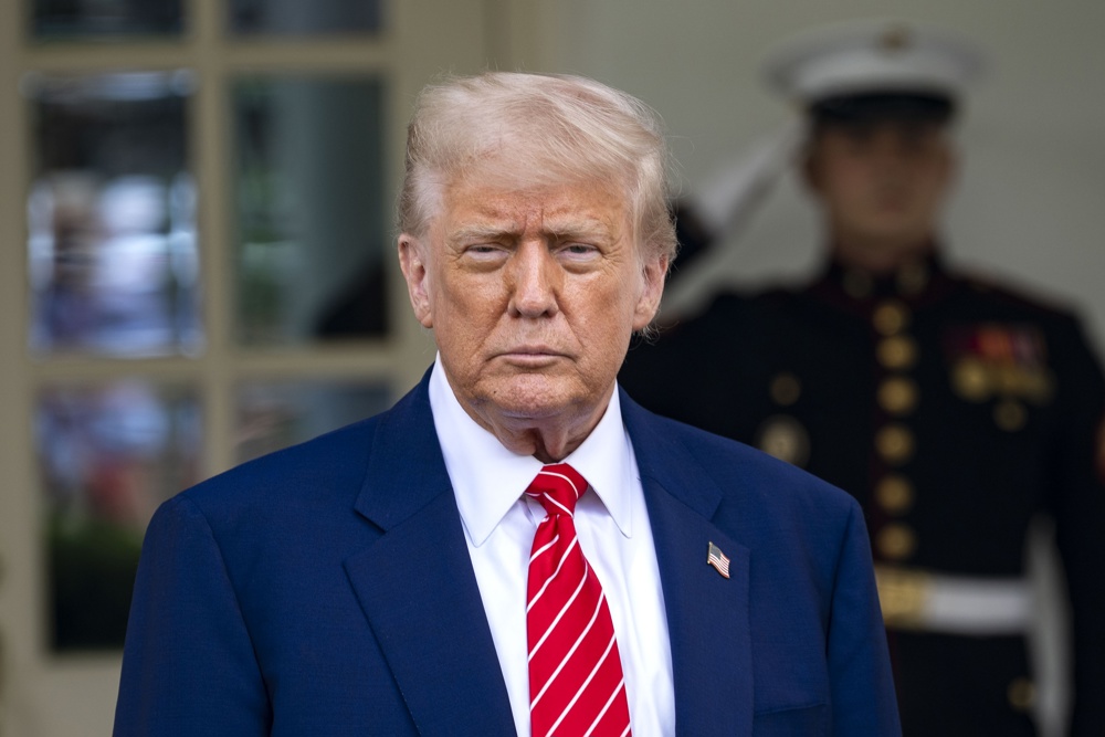Trump dice que pondrá fin a la ley de equidad digital promulgada por Biden