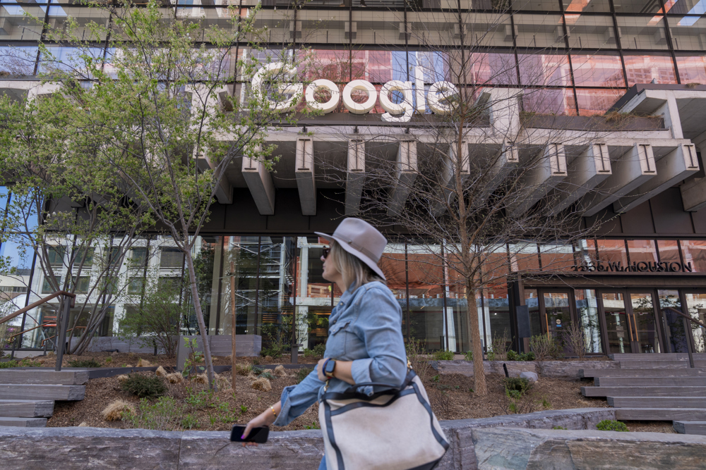 Google permite a los internautas probarse la ropa con una nueva herramienta de IA
