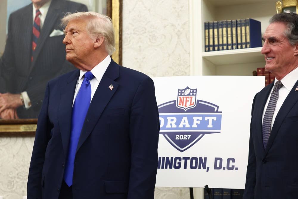 Trump dice que anunciará aranceles a productos farmacéuticos en las próximas dos semanas