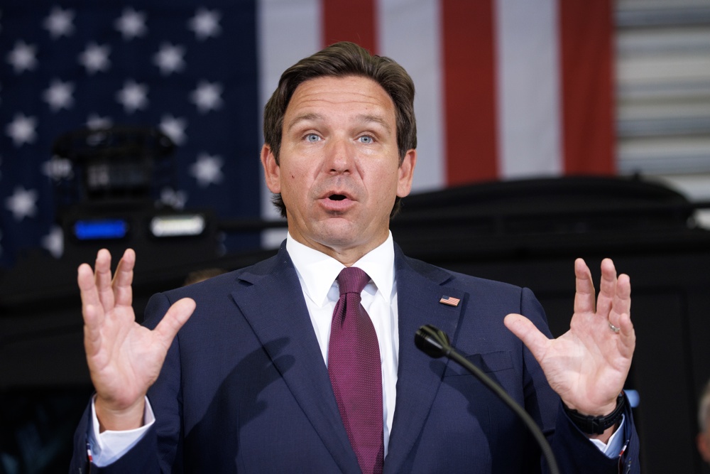 Florida busca que militares deporten migrantes y que policías de carreteras hagan redadas