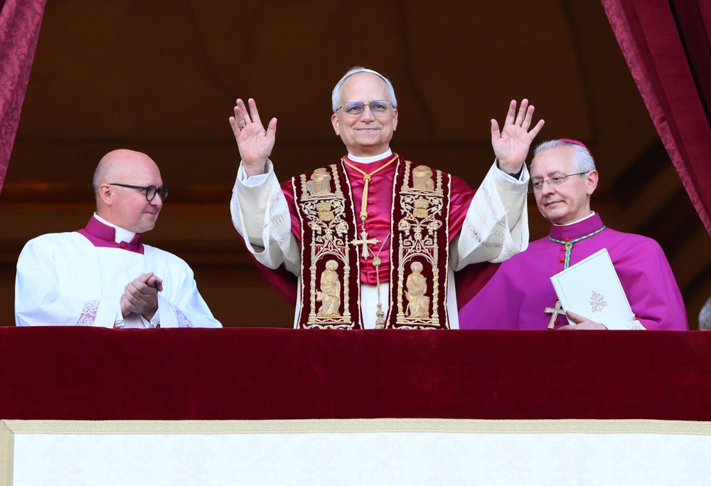 León XIV, ¿un papa estadounidense que desafía la política migratoria de Trump?