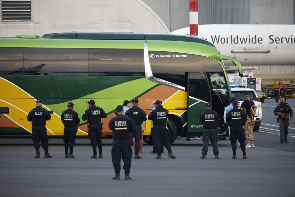 Costa Rica violó derechos de 200 migrantes deportados por EE.UU., denuncian organizaciones