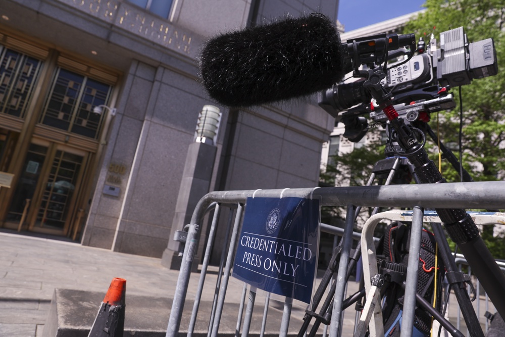 Víctima de Diddy pasaba la mitad de sus semanas en hoteles para practicar sexo forzoso