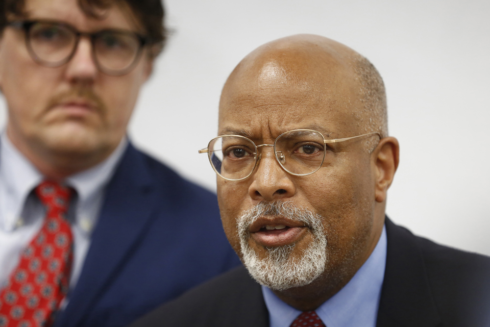 El Salvador impide visita a Kilmar Ábrego en prisión, denuncia congresista estadounidense