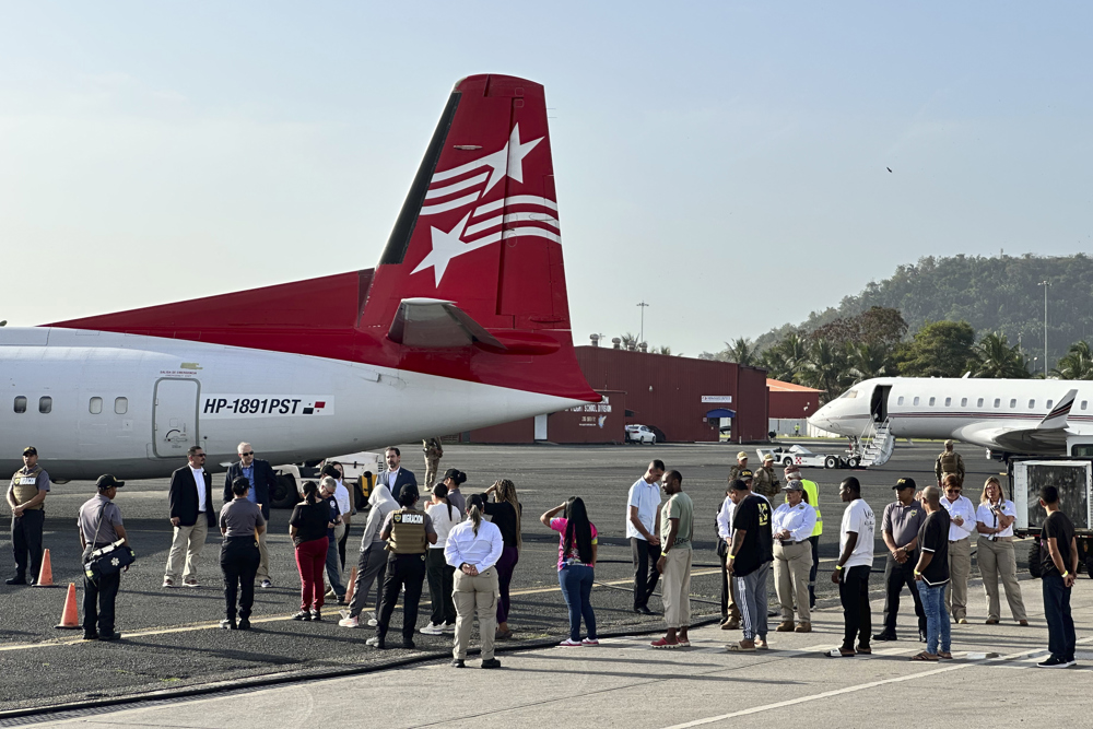 El negocio redondo de las detenciones y deportaciones