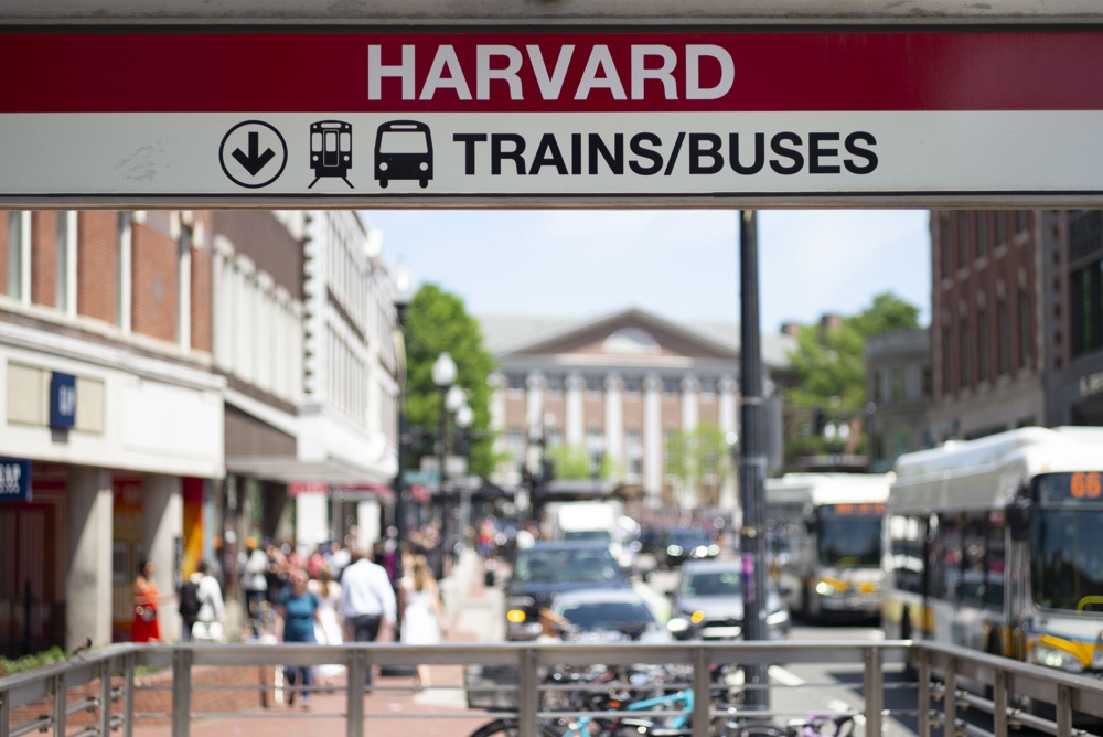 Trump cree que Harvard debería limitar su cuota de estudiantes extranjeros al 15 %