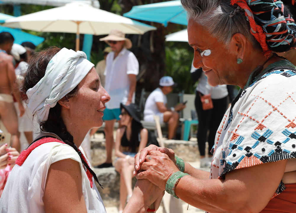 Rescatan tradición maya y recrean travesía sagrada en la Riviera Maya de México