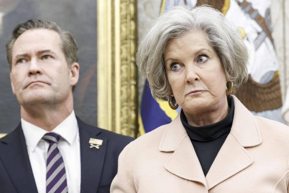 La aplicación de mensajería usada por el exasesor de Seguridad de Trump sufre un hackeo