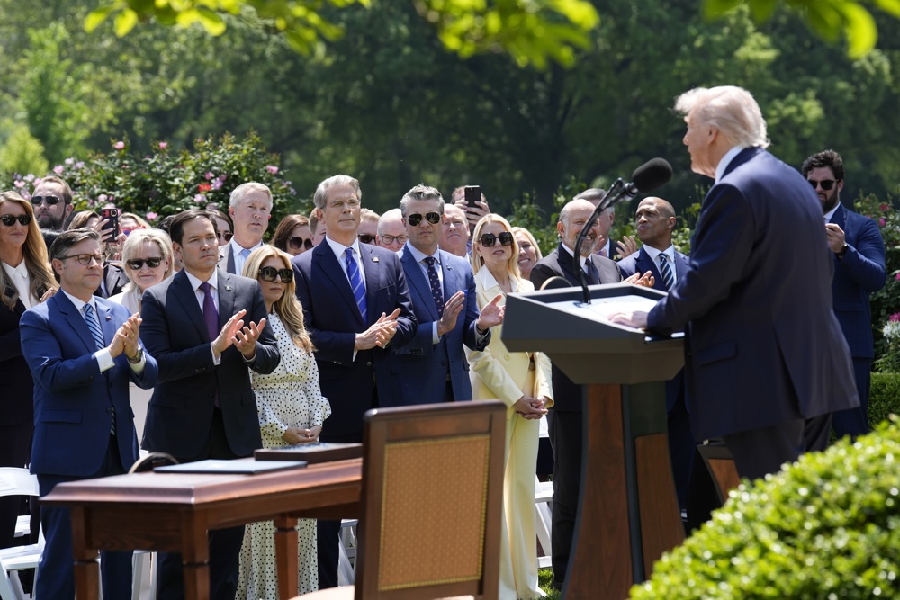 Trump amenaza con sanciones a los países que compren petróleo de Irán