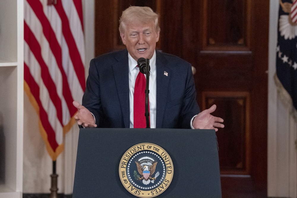 Trump busca expulsar a inmigrantes con antecedentes penales a Ruanda y Libia