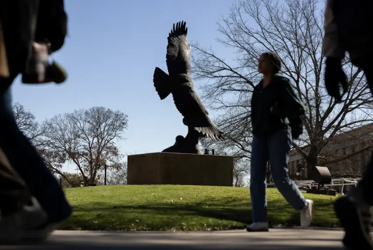 El Gobierno Federal demanda a Texas por permitir matrícula estatal a estudiantes indocumentados