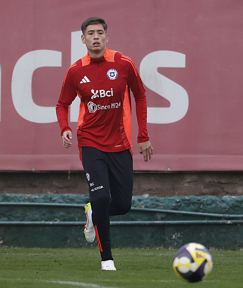 Gareca convoca a defensor de 18 años por Aránguiz, de 36