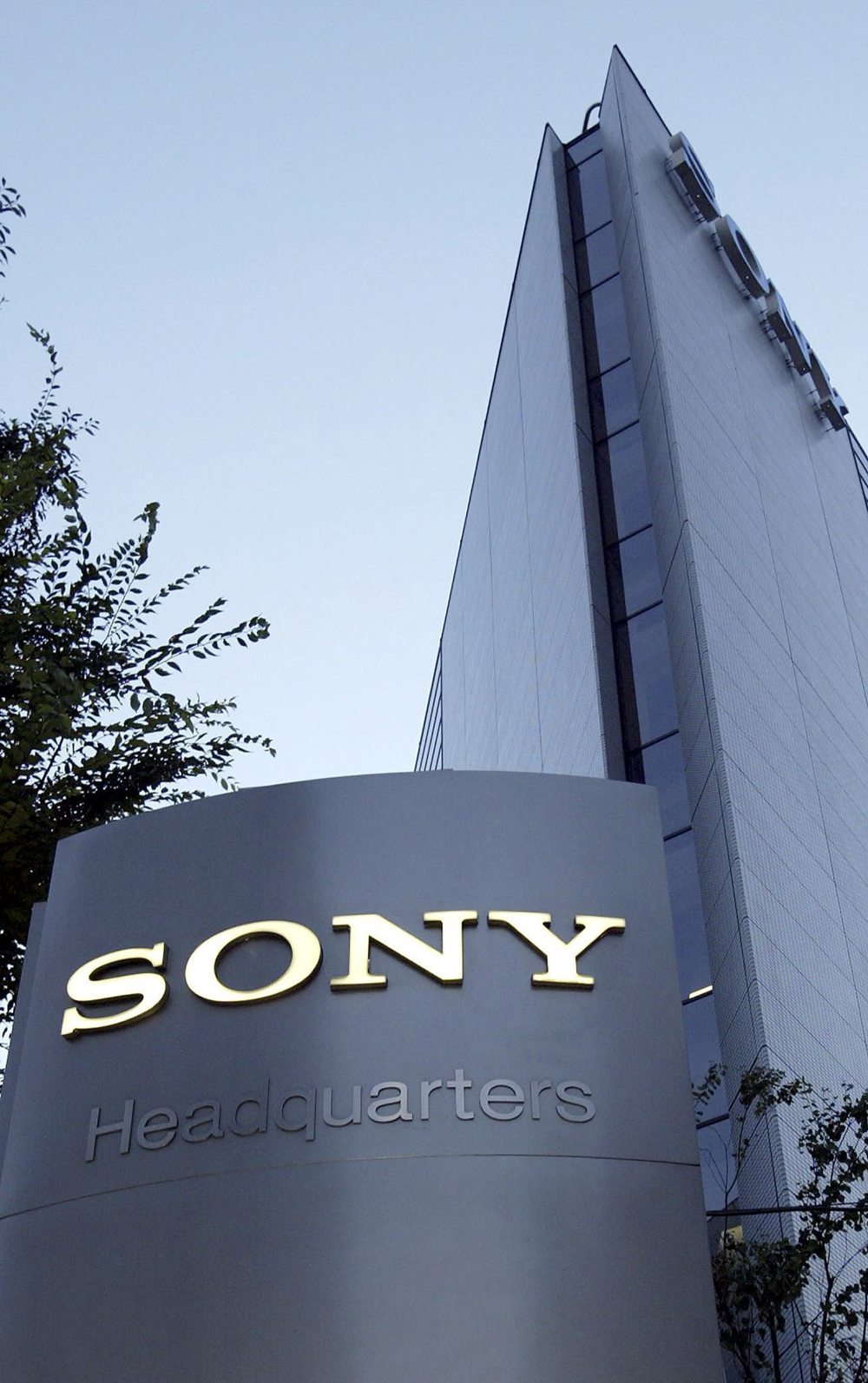 Principales discográficas negocian por derechos de licencia de música de IA