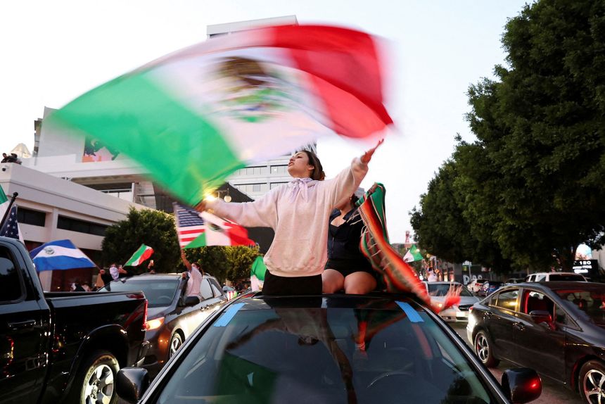 Secretaria de Seguridad de EE.UU acusa a Sheinbaum de alentar las protestas de Los Ángeles