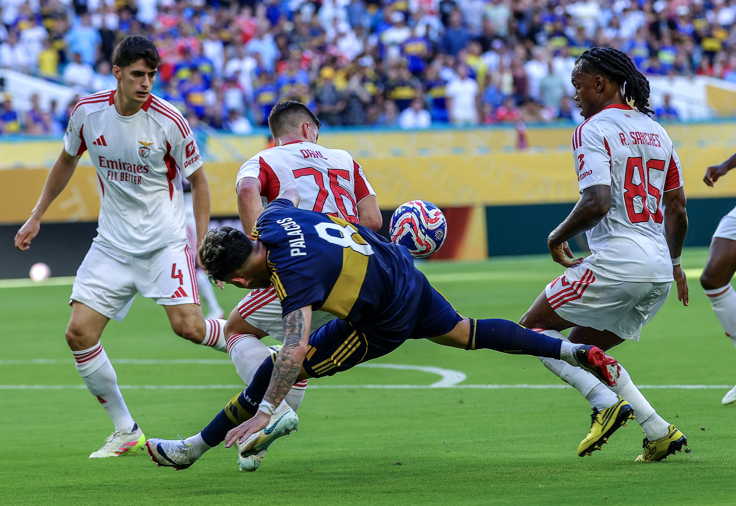 2-2. Di María y Otamendi aguan la fiesta de Boca
