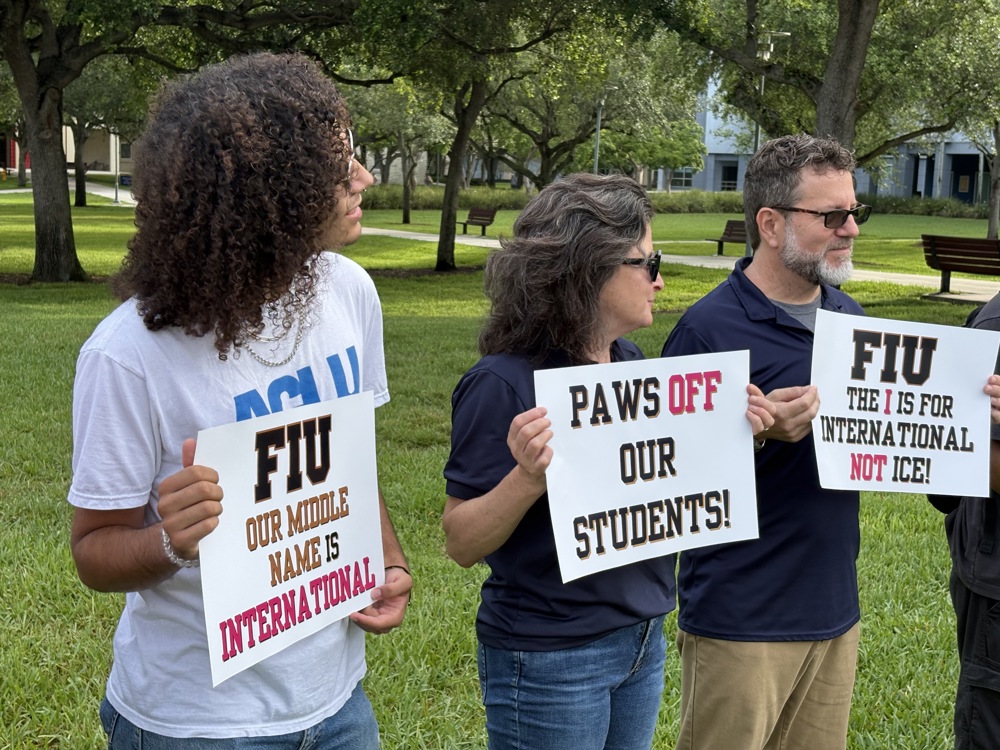 Comunidad educativa protesta contra pacto del ICE con Universidad Internacional de Florida