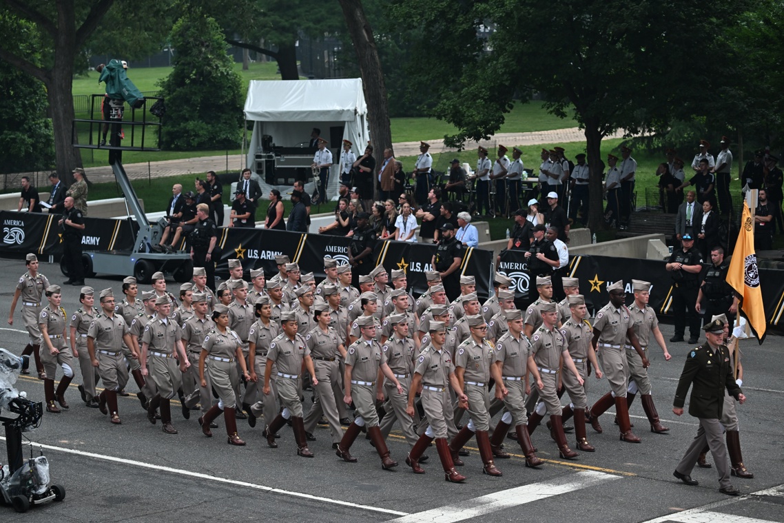 Trump celebra por todo lo alto el cumpleaños del Ejército y el suyo propio
