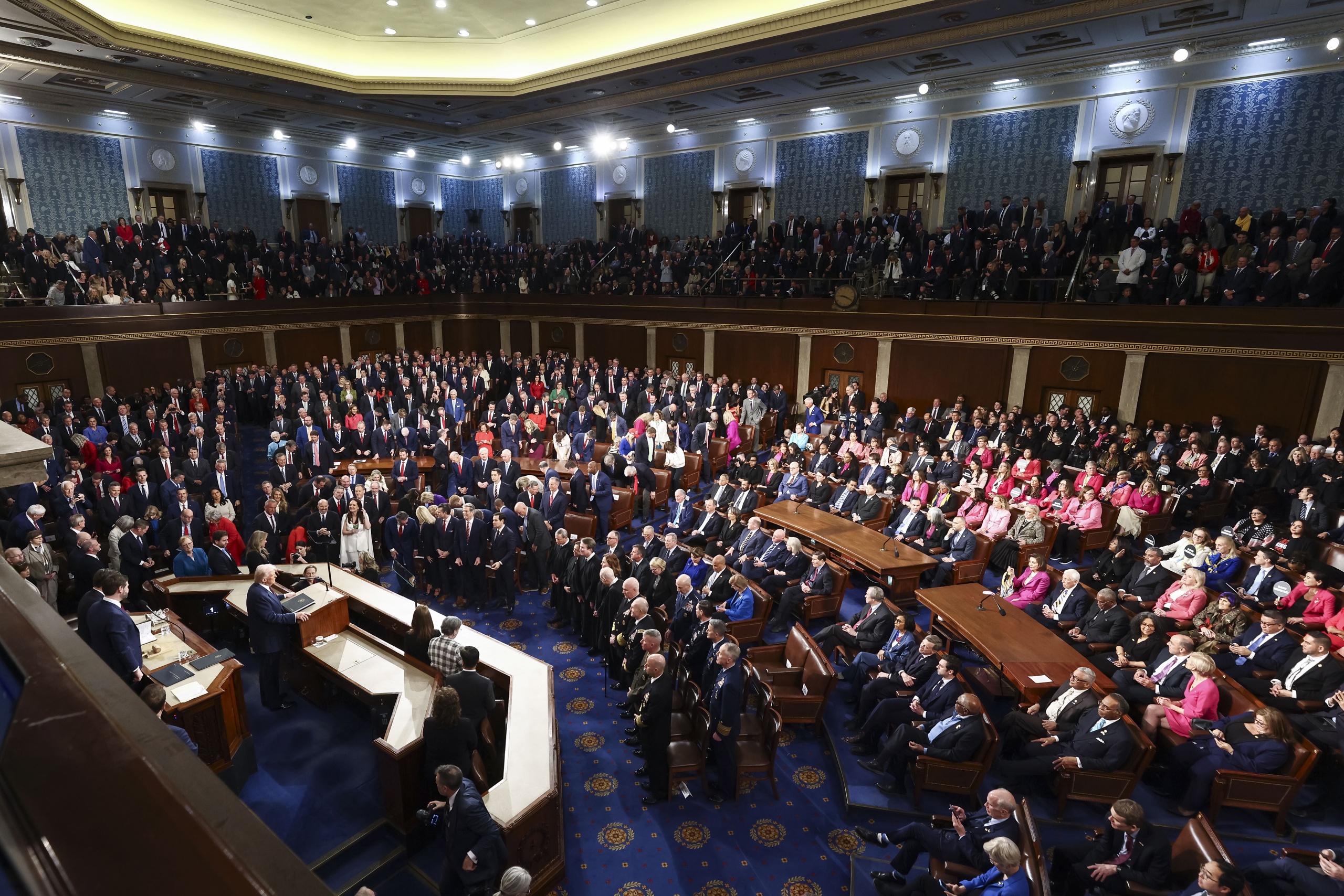 El Senado de EE.UU. aprueba abrir el debate del polémico presupuesto de Trump