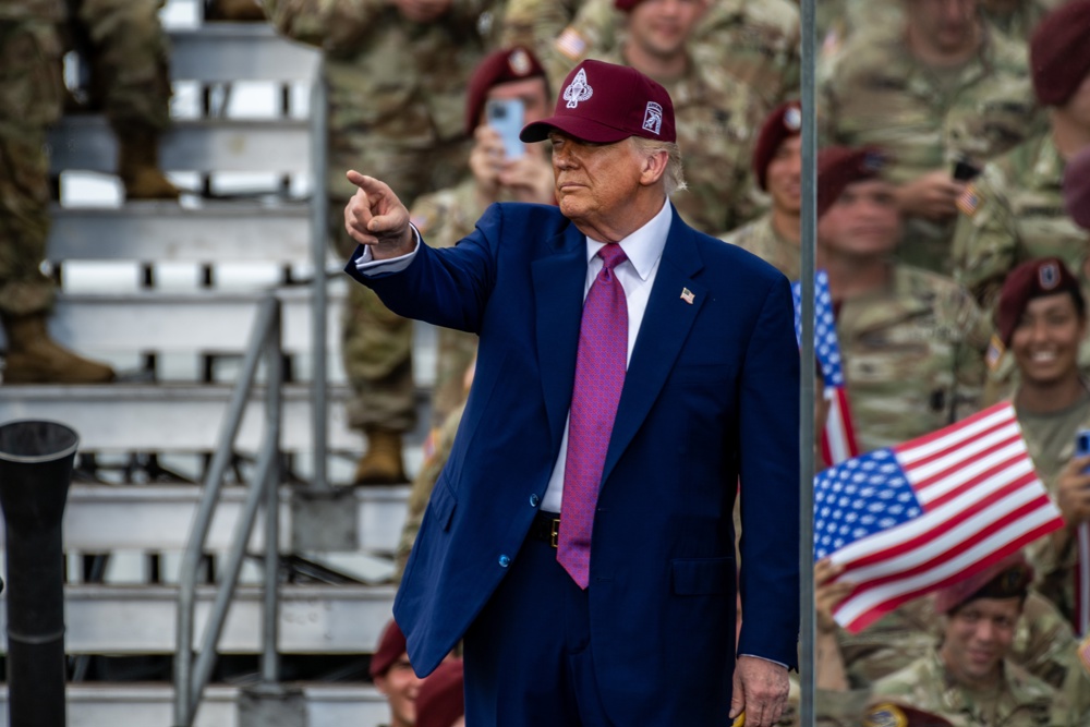 Activistas lamentan plan de Trump de rebautizar bases con nombres de líderes confederados