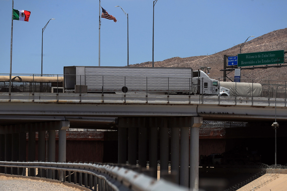 Camioneros mexicanos esperan que requisito de inglés en EEUU ayude a “capacitar” al sector