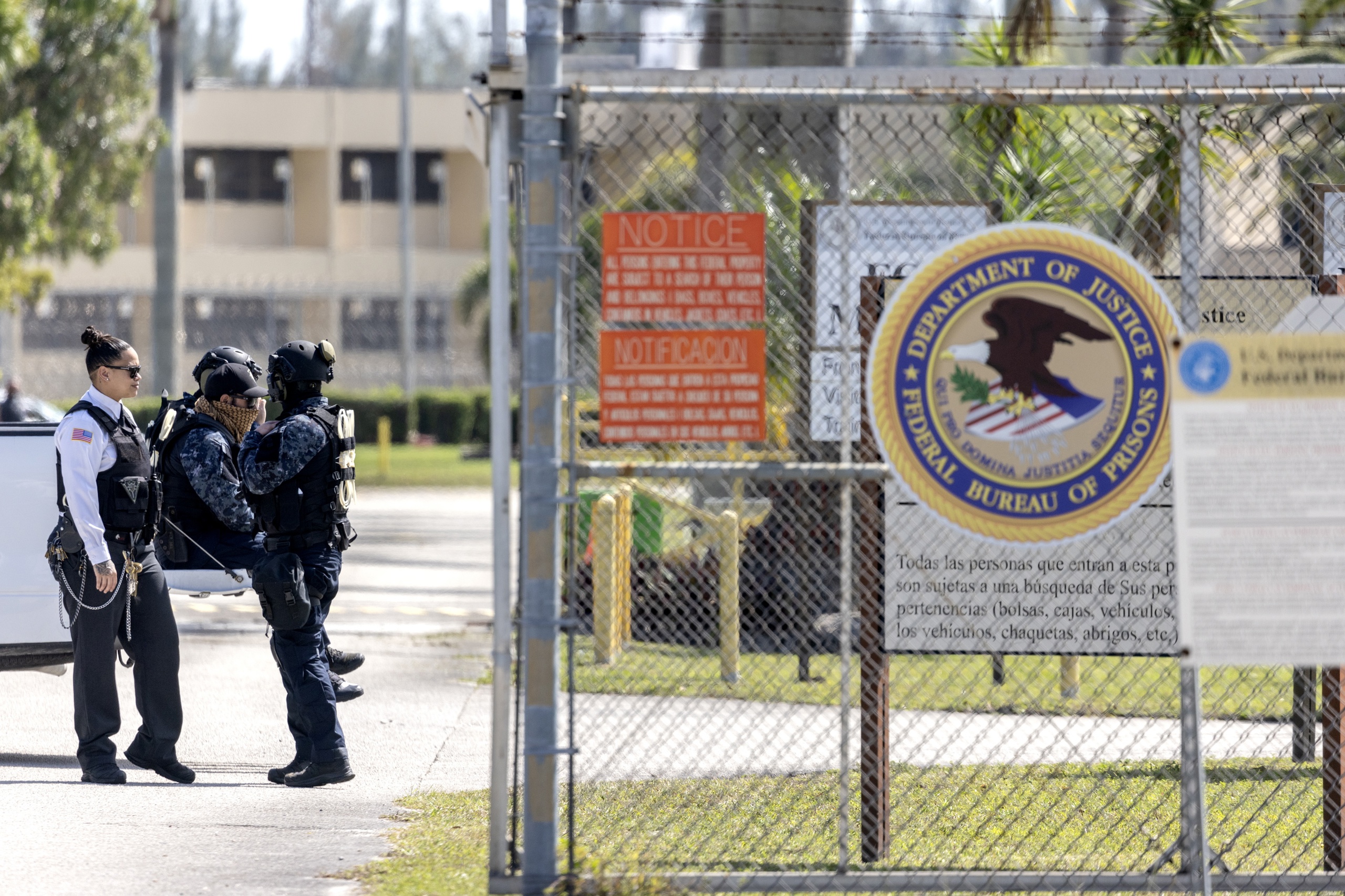 Miami aprueba polémico acuerdo para que la policía coopere con ICE para arrestar migrantes