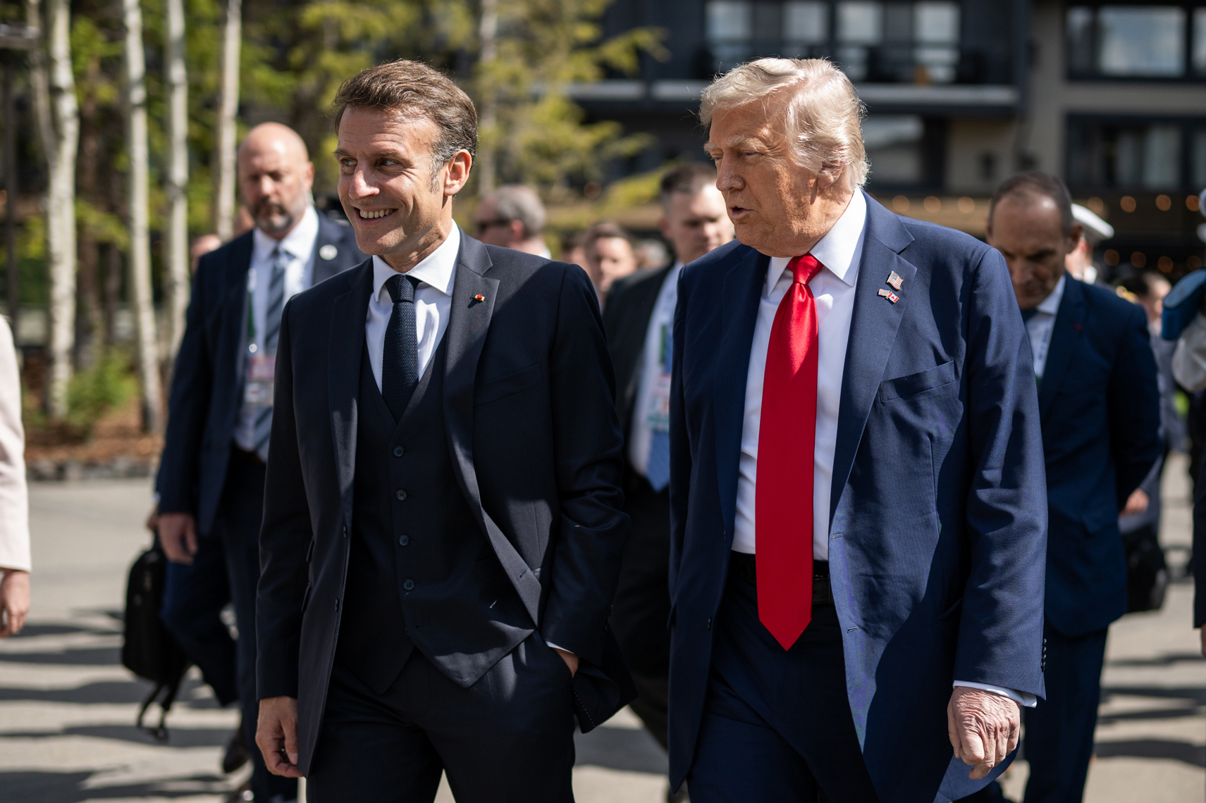 Trump critica a Macron y dice que no abandonó G7 para un alto el fuego entre Irán e Israel