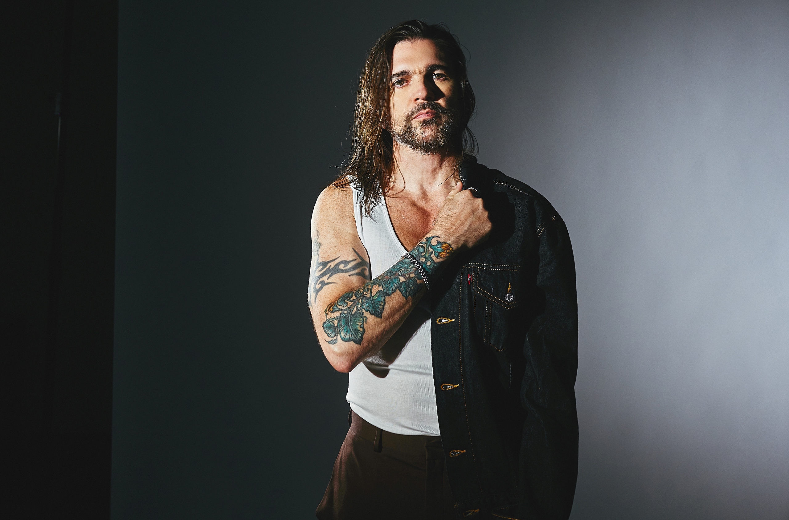 Juanes celebra sus éxitos de rock latino con un concierto en el Hollywood Bowl