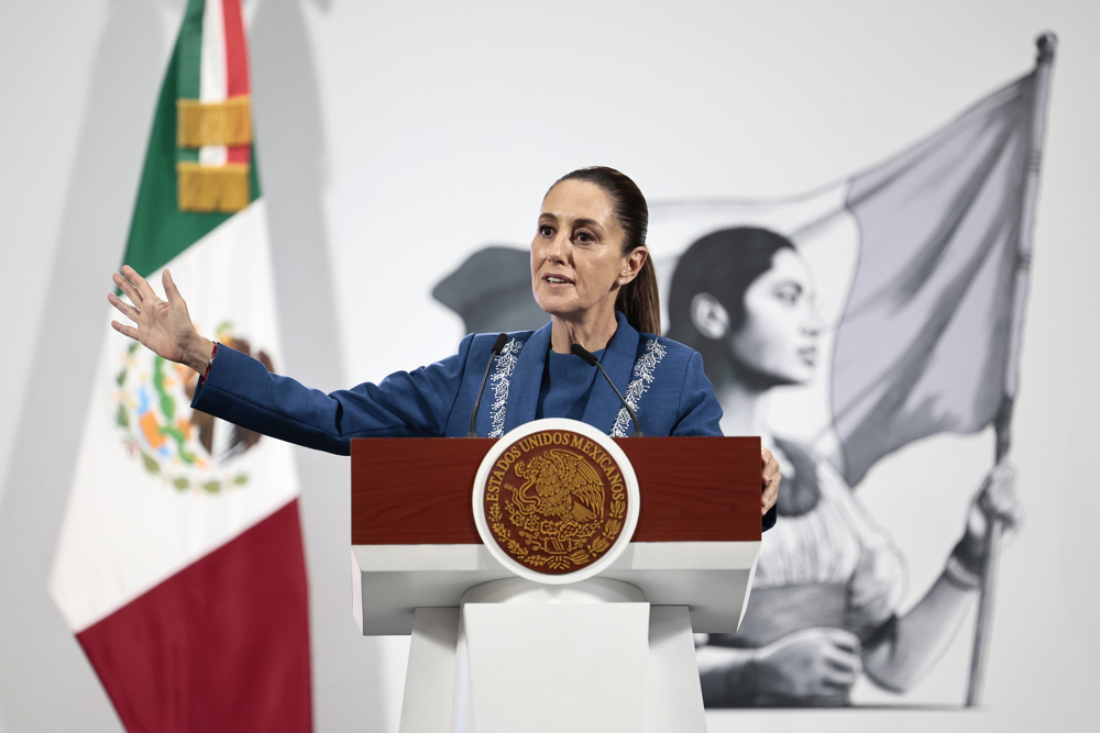 Sheinbaum admite que bandera de México en protestas de EEUU puede ser una "provocación