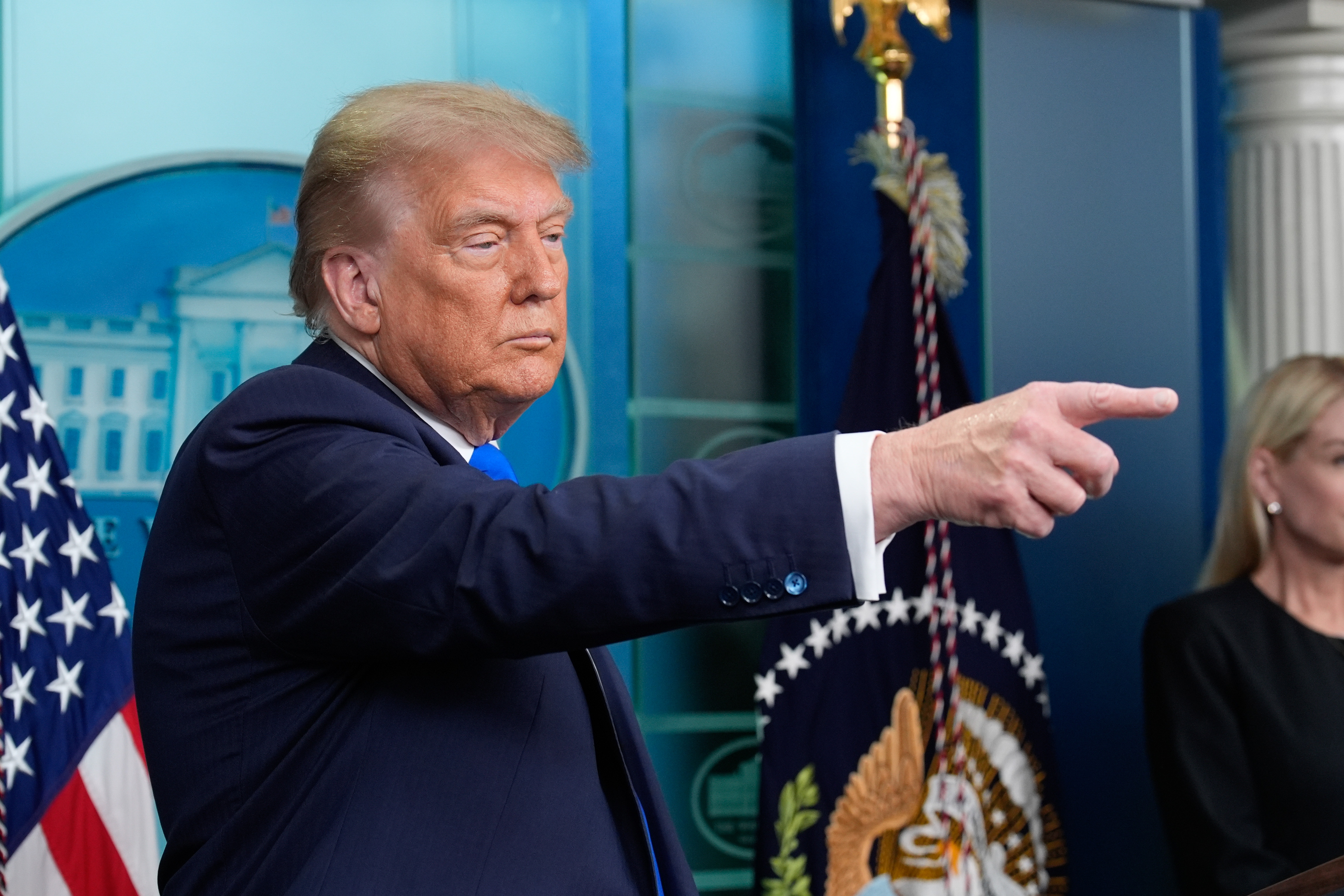 Trump presiona a los republicanos para tener listo su plan fiscal antes del 4 julio