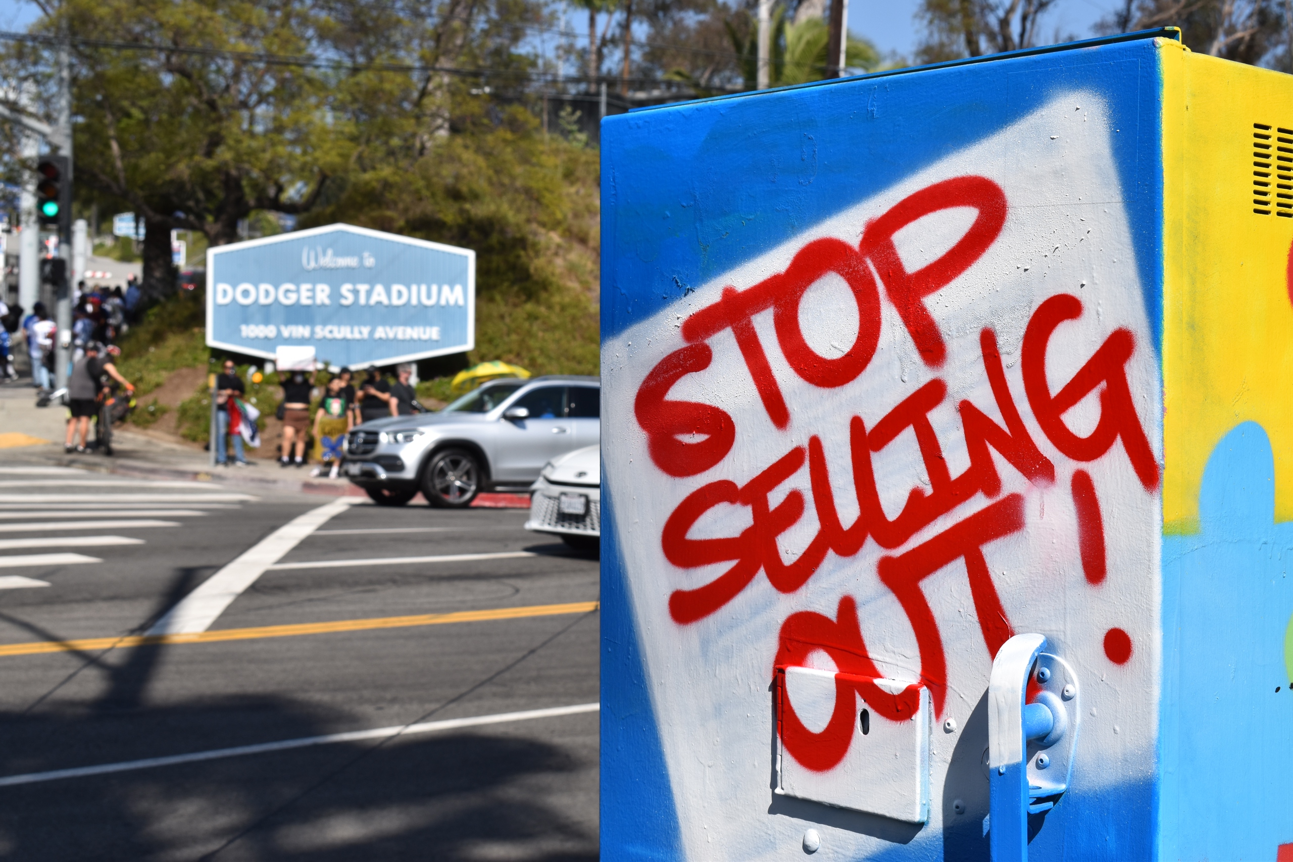 Las redadas migratorias reabren heridas de la comunidad latina hacia los Dodgers