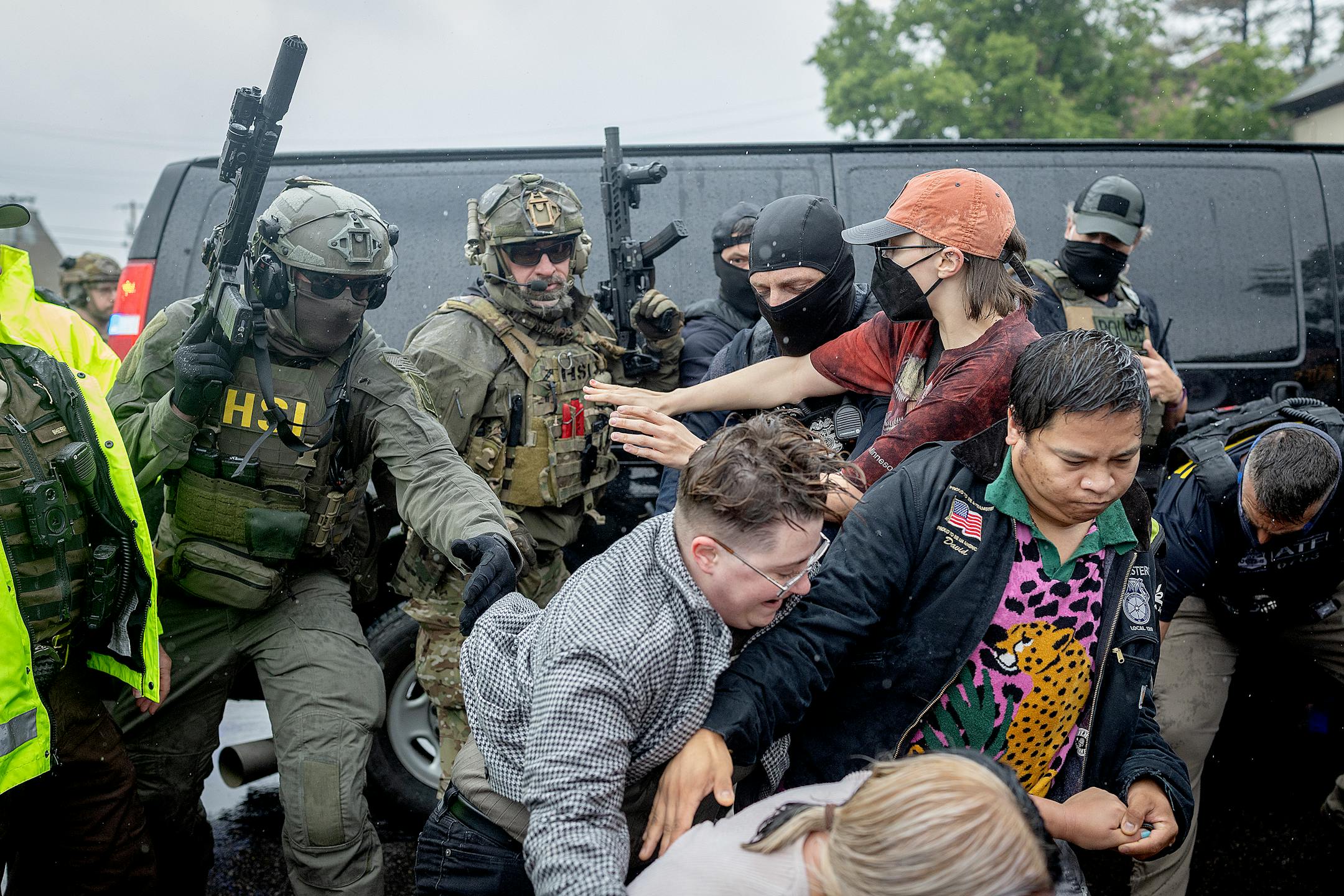 Comunidades se movilizan para defender a migrantes ante operativos de ICE