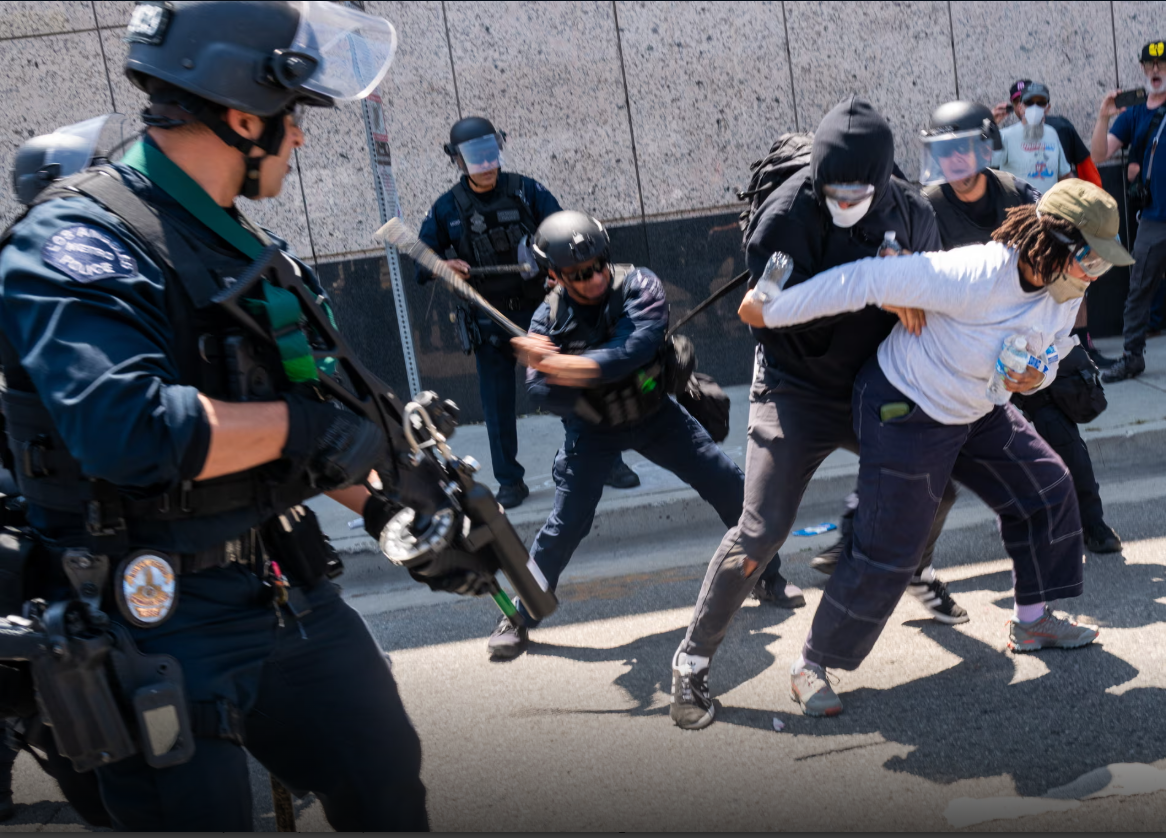 Violenta respuesta policial durante protestas contra ICE en Los Ángeles
