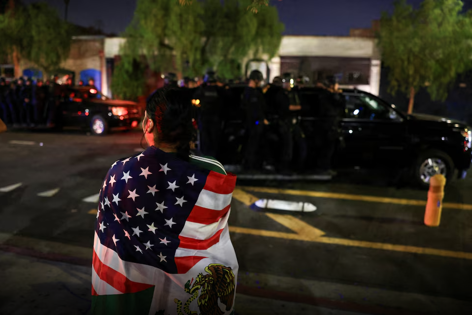 Protestas declaradas “asamblea ilegal” en el centro de Los Ángeles